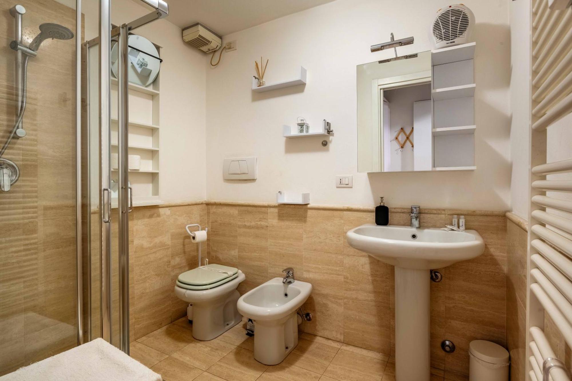 One Bedroom Apartment With Terrace Near Duomo Milan Luaran gambar