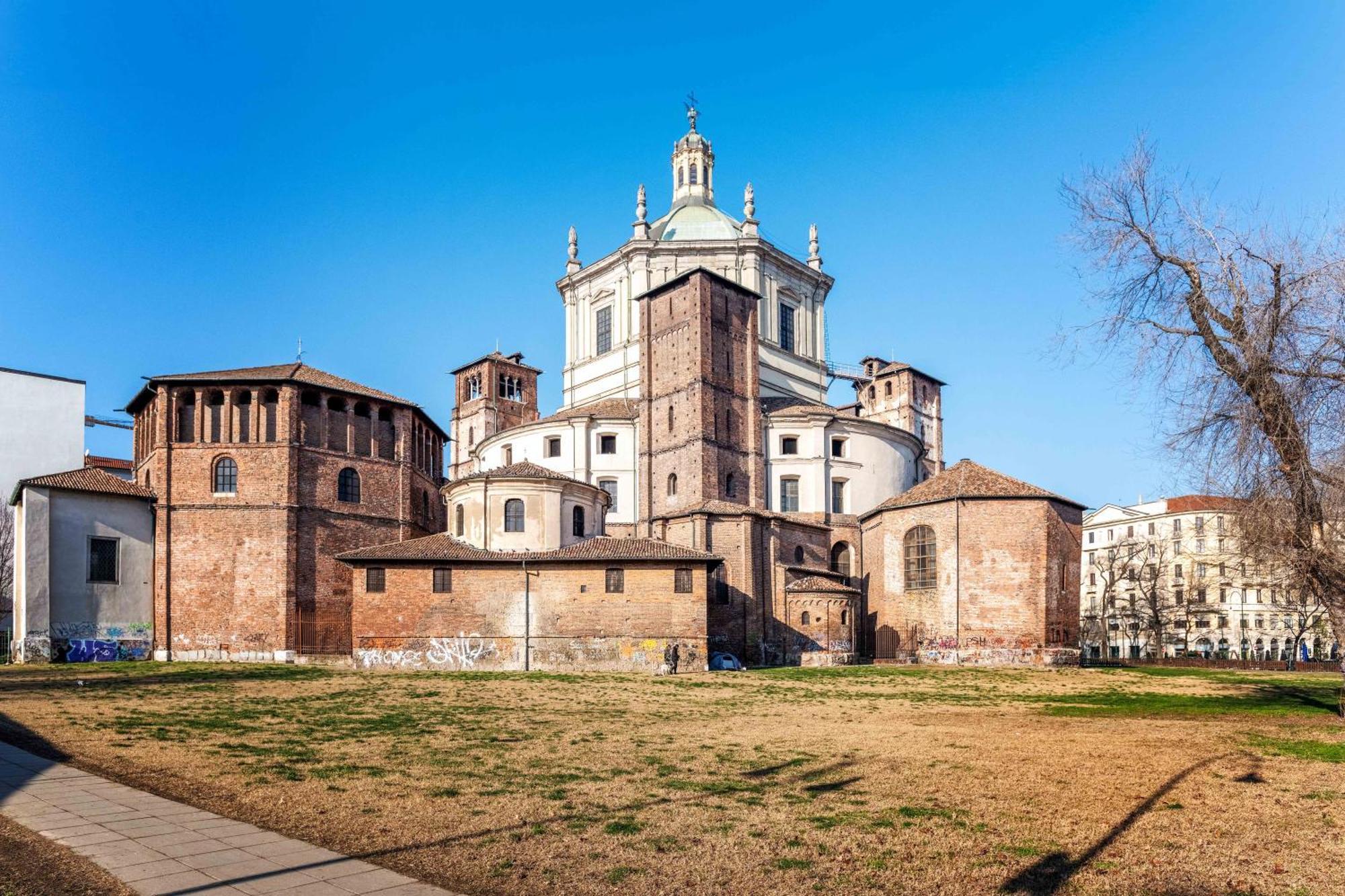 One Bedroom Apartment With Terrace Near Duomo Milan Luaran gambar