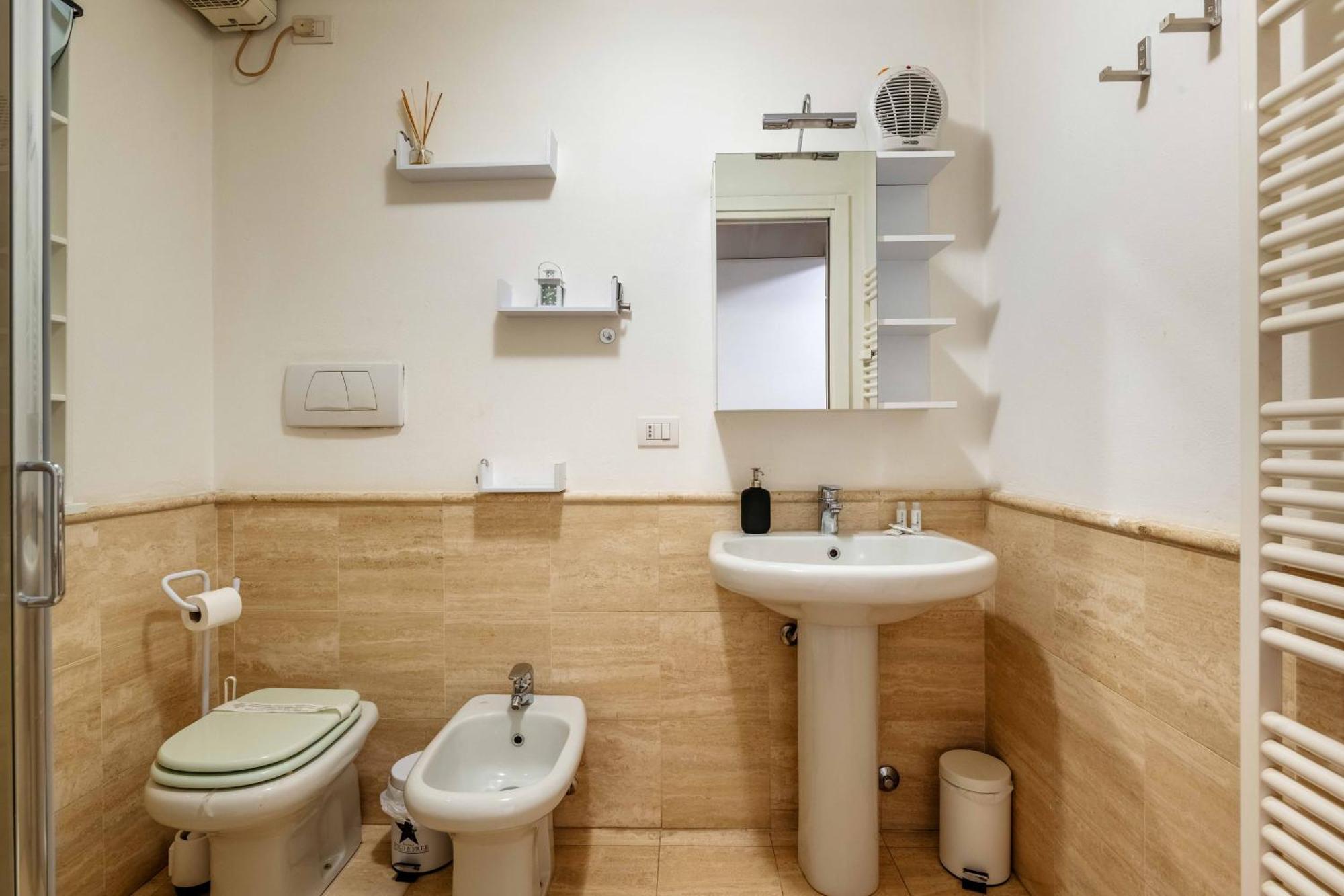 One Bedroom Apartment With Terrace Near Duomo Milan Luaran gambar